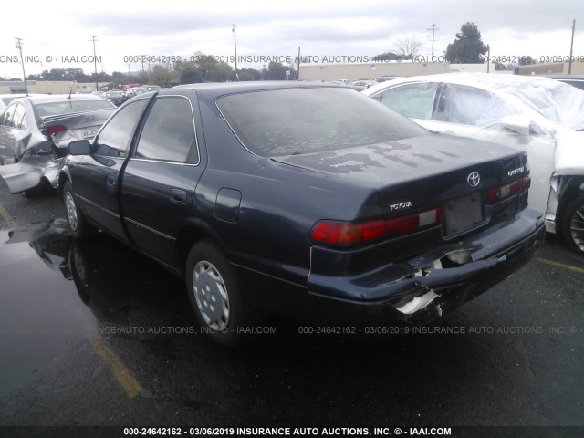 JT2BG22K8W0192865 - 1998 TOYOTA CAMRY CE/LE/XLE 蓝色 照片 3