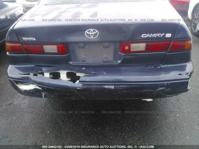 JT2BG22K8W0192865 - 1998 TOYOTA CAMRY CE/LE/XLE 蓝色 照片 6