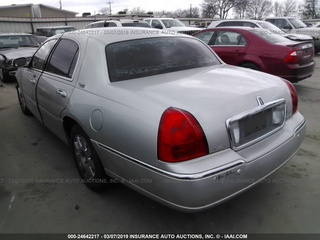 1LNHM83WX3Y651188 - 2003 LINCOLN TOWN CAR CARTIER GRAY photo 3