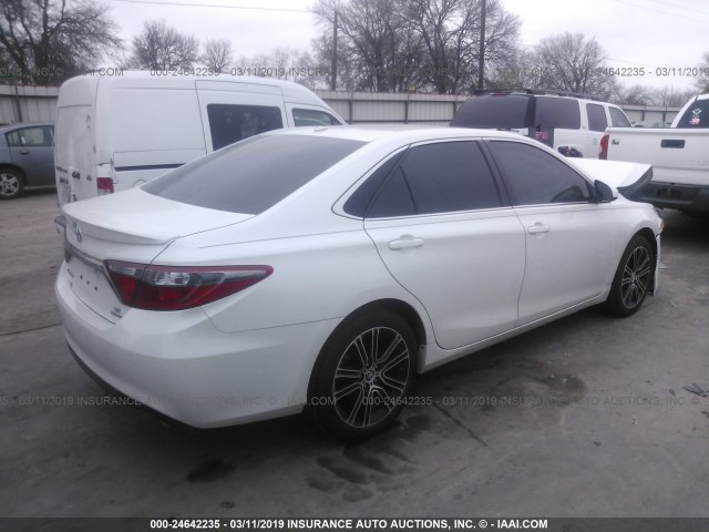 4T1BF1FK2GU178724 - 2016 TOYOTA CAMRY LE/XLE/SE/XSE WHITE photo 4