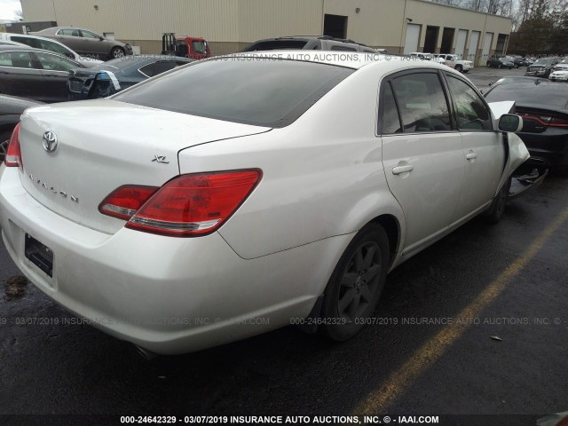 4T1BK36B35U047404 - 2005 TOYOTA AVALON XL/XLS/TOURING/LIMITED WHITE photo 4