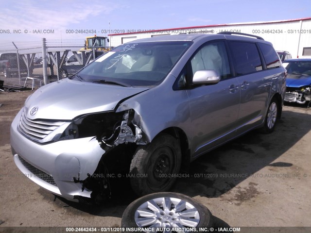 5TDYZ3DC8HS816073 - 2017 TOYOTA SIENNA XLE/LIMITED SILVER photo 2