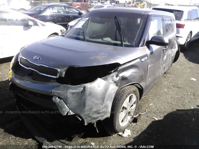 KNDJN2A21G7319670 - 2016 KIA SOUL ნაცრისფერი ფოტო 6