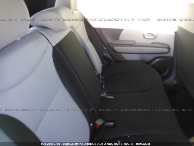 KNDJN2A21G7319670 - 2016 KIA SOUL ნაცრისფერი ფოტო 8