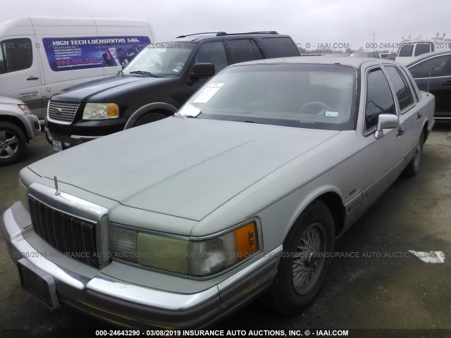 1LNCM83F3LY775507 - 1990 LINCOLN TOWN CAR CARTIER GRAY photo 2