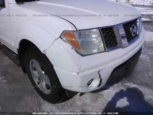 1N6AD07W46C463122 - 2006 NISSAN FRONTIER CREW CAB LE/SE/OFF ROAD WHITE photo 6