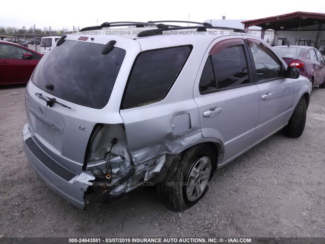 KNDJD733455460778 - 2005 KIA SORENTO EX/LX SILVER photo 4