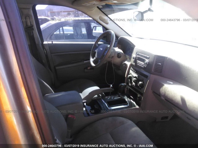 1J4GS48K16C300959 - 2006 JEEP GRAND CHEROKEE LAREDO/COLUMBIA/FREEDOM 金色 照片 5