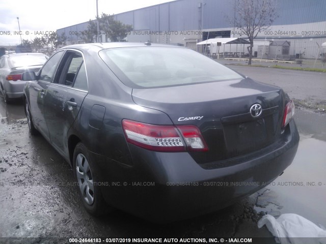 4T1BF3EK0BU159899 - 2011 TOYOTA CAMRY SE/LE/XLE 灰色 照片 3