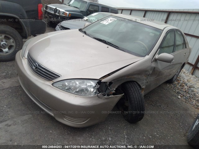 4T1BE30KX5U619777 - 2005 TOYOTA CAMRY LE/XLE/SE TAN photo 2