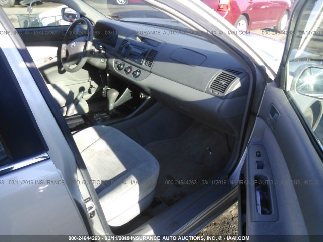 4T1BE32K74U832584 - 2004 TOYOTA CAMRY LE/XLE/SE SILVER photo 5
