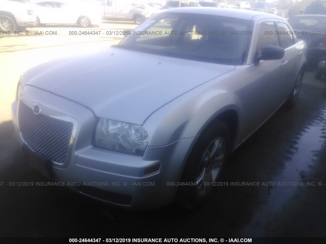 2C3KA43R57H862194 - 2007 CHRYSLER 300 SILVER photo 2