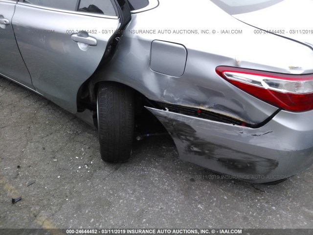 4T1BF1FK8GU261252 - 2016 TOYOTA CAMRY LE/XLE/SE/XSE 银色 照片 6