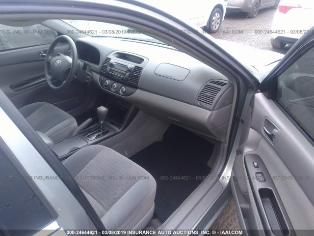 4T1BE30K06U677141 - 2006 TOYOTA CAMRY LE/XLE/SE GRAY photo 5