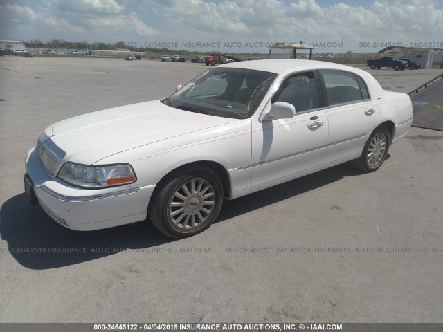 1LNHM81W55Y619528 - 2005 LINCOLN TOWN CAR WHITE photo 2