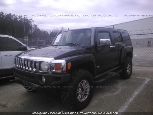 5GTDN136268163373 - 2006 HUMMER H3 BLACK photo 2