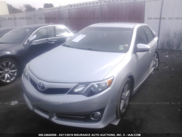 4T1BF1FK5EU442418 - 2014 TOYOTA CAMRY L/SE/LE/XLE 银色 照片 2