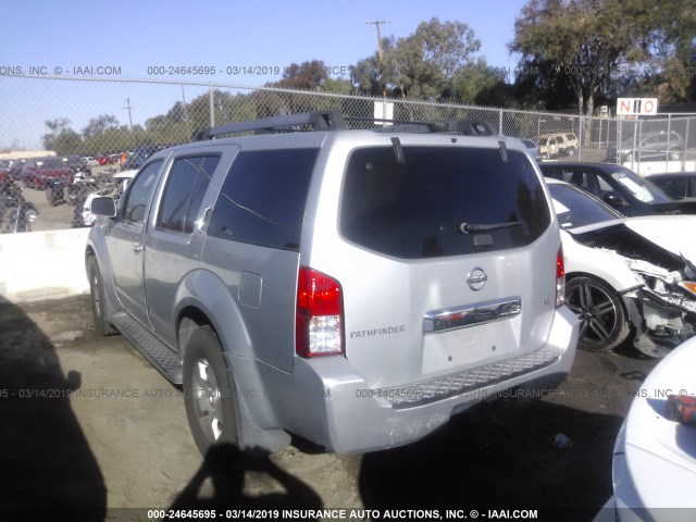 5N1AR18U45C741597 - 2005 NISSAN PATHFINDER LE/SE/XE SILVER photo 3