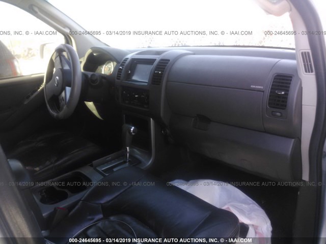 5N1AR18U45C741597 - 2005 NISSAN PATHFINDER LE/SE/XE SILVER photo 5