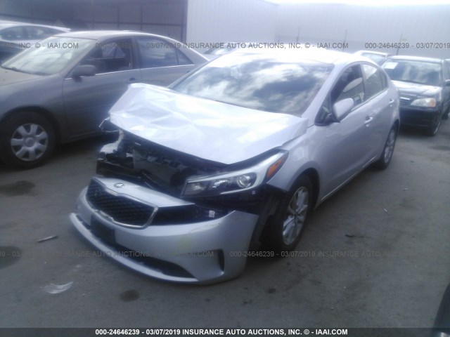 3KPFL4A70HE117682 - 2017 KIA FORTE LX/S SILVER photo 2