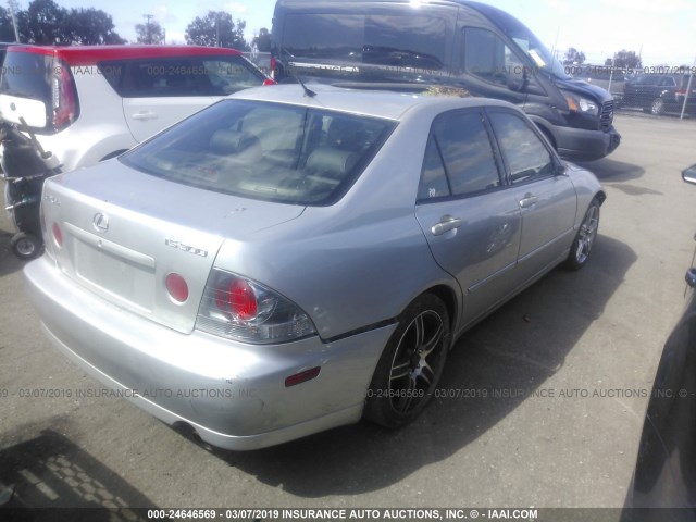 JTHBD192120047496 - 2002 LEXUS IS 300 SILVER photo 4