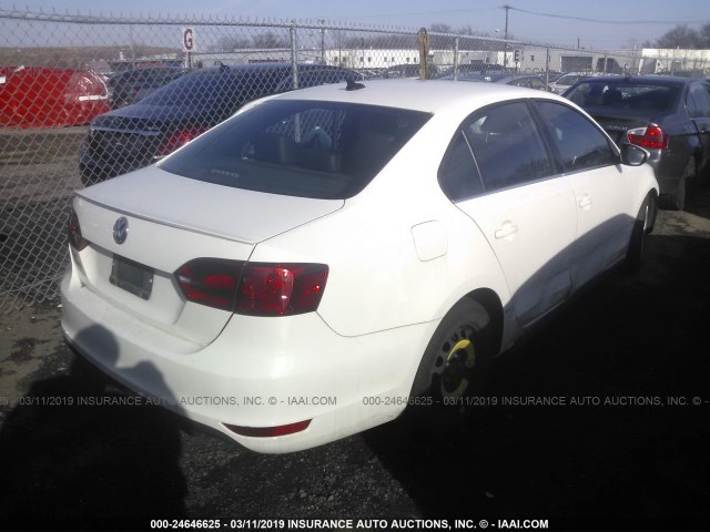 3VW4A7AJXDM246455 - 2013 VOLKSWAGEN JETTA GLI WHITE photo 4