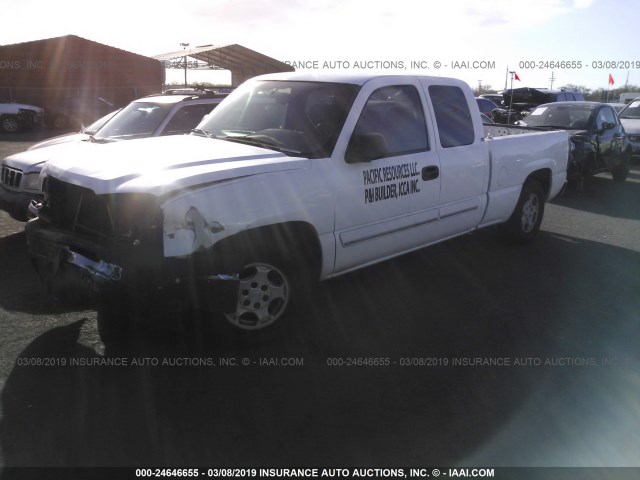 2GCEC19T831129158 - 2003 CHEVROLET SILVERADO C1500 WHITE photo 2