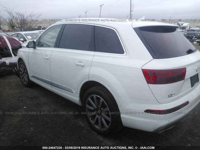 WA1LHAF7XJD030045 - 2018 AUDI Q7 PREMIUM PLUS GRAY photo 3