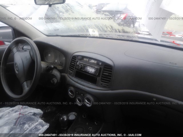 KMHCM36C99U142465 - 2009 HYUNDAI ACCENT GS GRAY photo 5