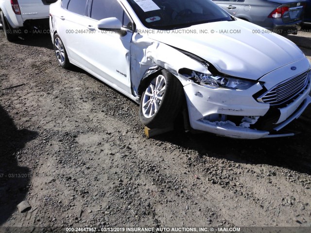 3FA6P0LU2HR312357 - 2017 FORD FUSION SE HYBRID WHITE photo 6