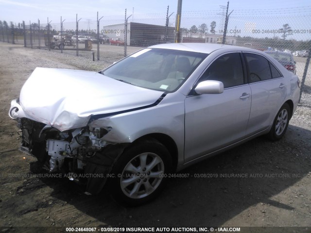 4T1BF3EK5AU511809 - 2010 TOYOTA CAMRY SE/LE/XLE SILVER photo 2