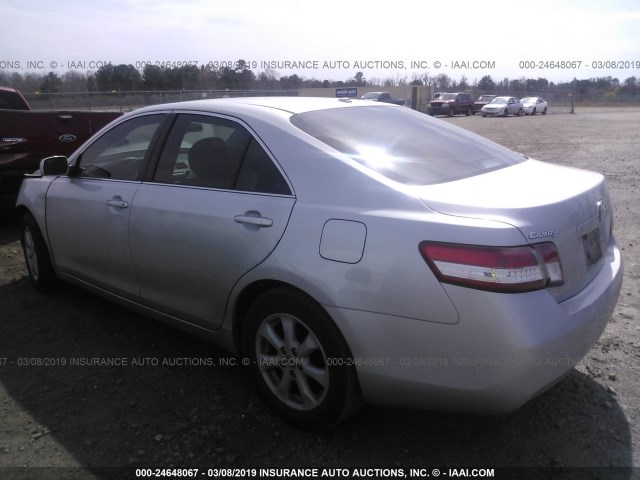 4T1BF3EK5AU511809 - 2010 TOYOTA CAMRY SE/LE/XLE SILVER photo 3