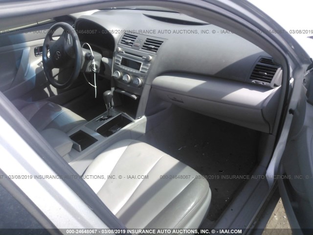 4T1BF3EK5AU511809 - 2010 TOYOTA CAMRY SE/LE/XLE SILVER photo 5