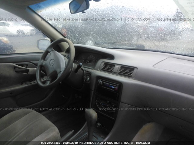 4T1BG22KXVU772905 - 1997 TOYOTA CAMRY CE/LE/XLE 灰色 照片 5