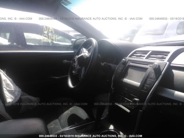 4T1BF1FK8FU107378 - 2015 TOYOTA CAMRY LE/XLE/SE/XSE WHITE photo 5