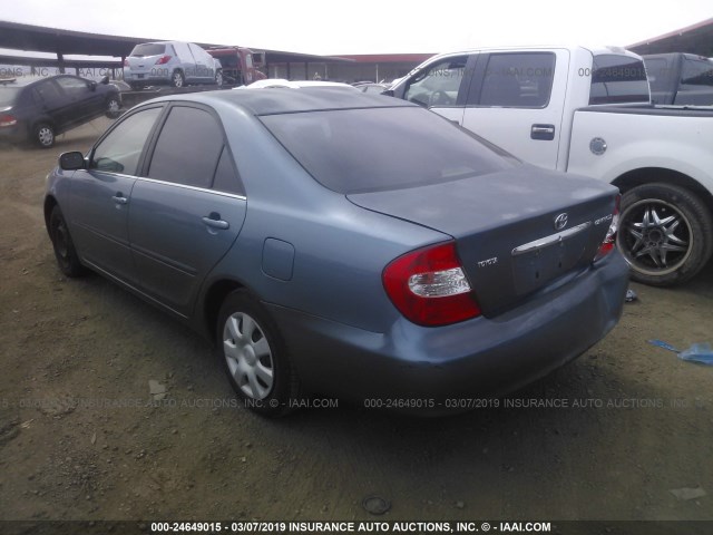 JTDBE32K820054790 - 2002 TOYOTA CAMRY LE/XLE/SE Light Blue photo 3