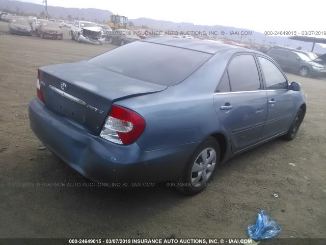 JTDBE32K820054790 - 2002 TOYOTA CAMRY LE/XLE/SE Light Blue photo 4