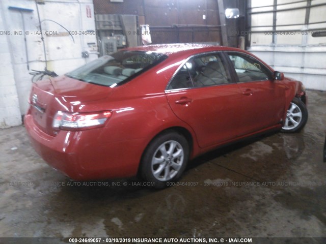 4T1BF3EK0BU592896 - 2011 TOYOTA CAMRY SE/LE/XLE RED photo 4