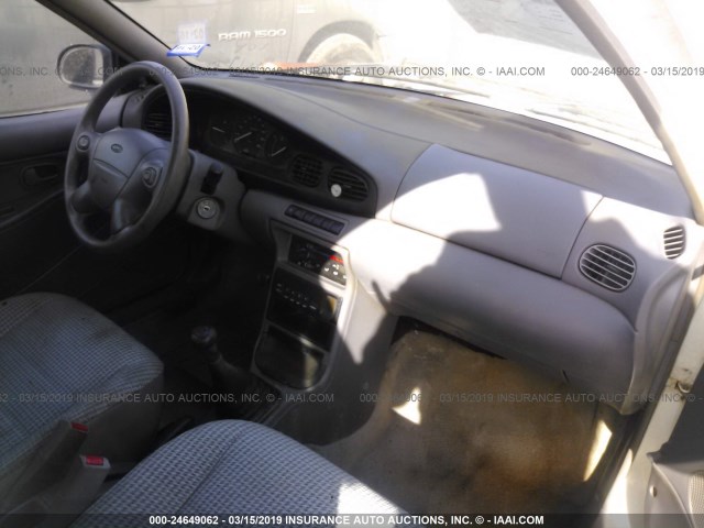 KNJLT05H2V6198987 - 1997 FORD ASPIRE WHITE photo 5