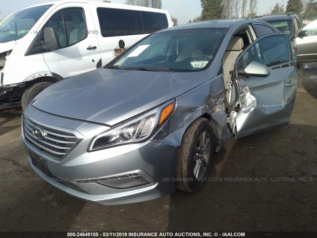 5NPE24AFXFH222213 - 2015 HYUNDAI SONATA SE GRAY photo 2