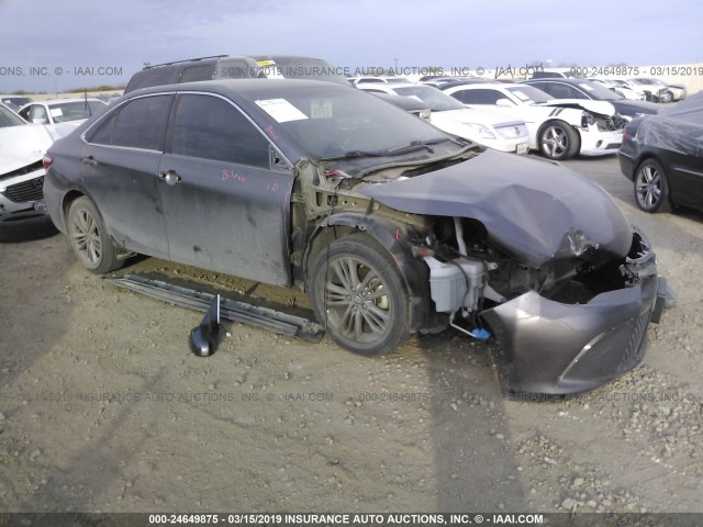 4T1BF1FK3GU222231 - 2016 TOYOTA CAMRY LE/XLE/SE/XSE ნაცრისფერი ფოტო 1