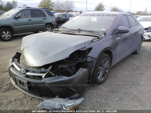 4T1BF1FK3GU222231 - 2016 TOYOTA CAMRY LE/XLE/SE/XSE ნაცრისფერი ფოტო 2