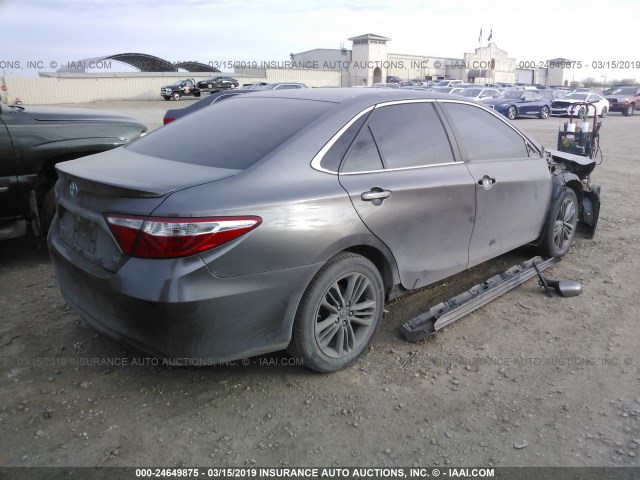 4T1BF1FK3GU222231 - 2016 TOYOTA CAMRY LE/XLE/SE/XSE ნაცრისფერი ფოტო 4