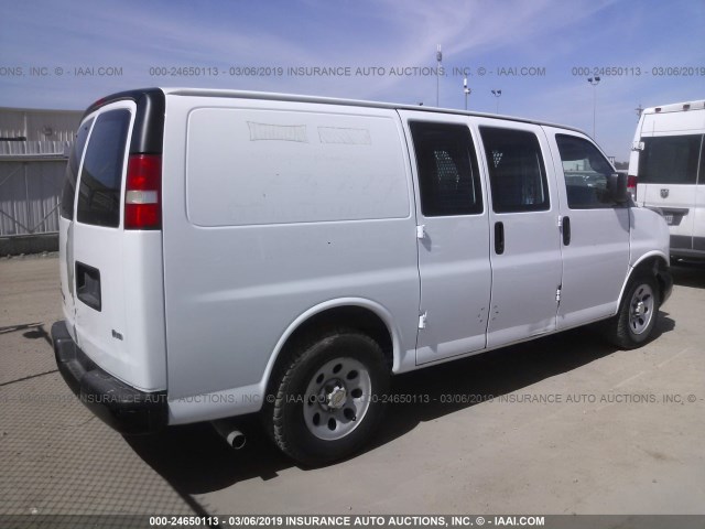 1GCSGAFX1E1163529 - 2014 CHEVROLET EXPRESS G1500  WHITE photo 4