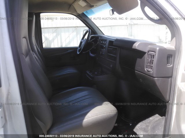 1GCSGAFX1E1163529 - 2014 CHEVROLET EXPRESS G1500  WHITE photo 5