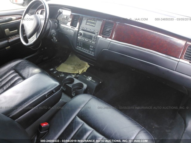 1L1FM81W24Y601172 - 2004 LINCOLN TOWN CAR EXECUTIVE/SIGNATURE შავი ფოტო 5