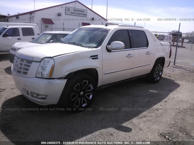 3GYT4NEFXBG182178 - 2011 CADILLAC ESCALADE EXT PREMIUM WHITE photo 2