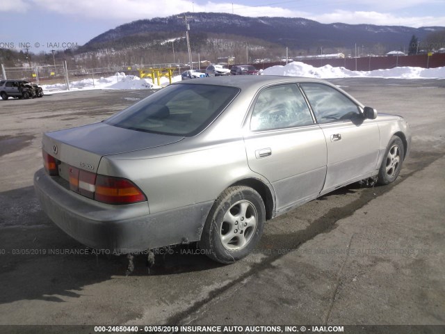 JT8BF22G2V0072420 - 1997 LEXUS ES 300 GRAY photo 4