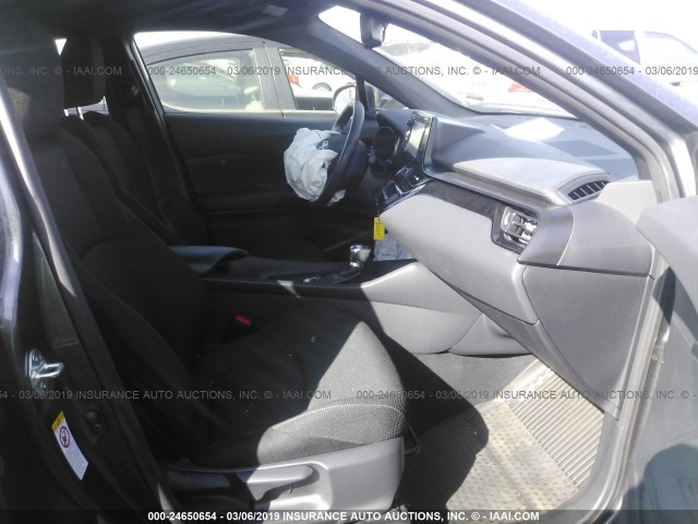 JTNKHMBX4J1003493 - 2018 TOYOTA C-HR XLE/XLE PREMIUM GRAY photo 5