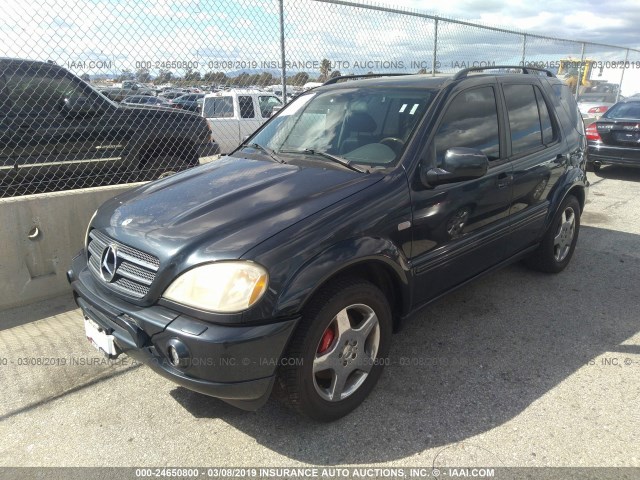 4JGAB74E5YA183023 - 2000 MERCEDES-BENZ ML 55 GRAY photo 2